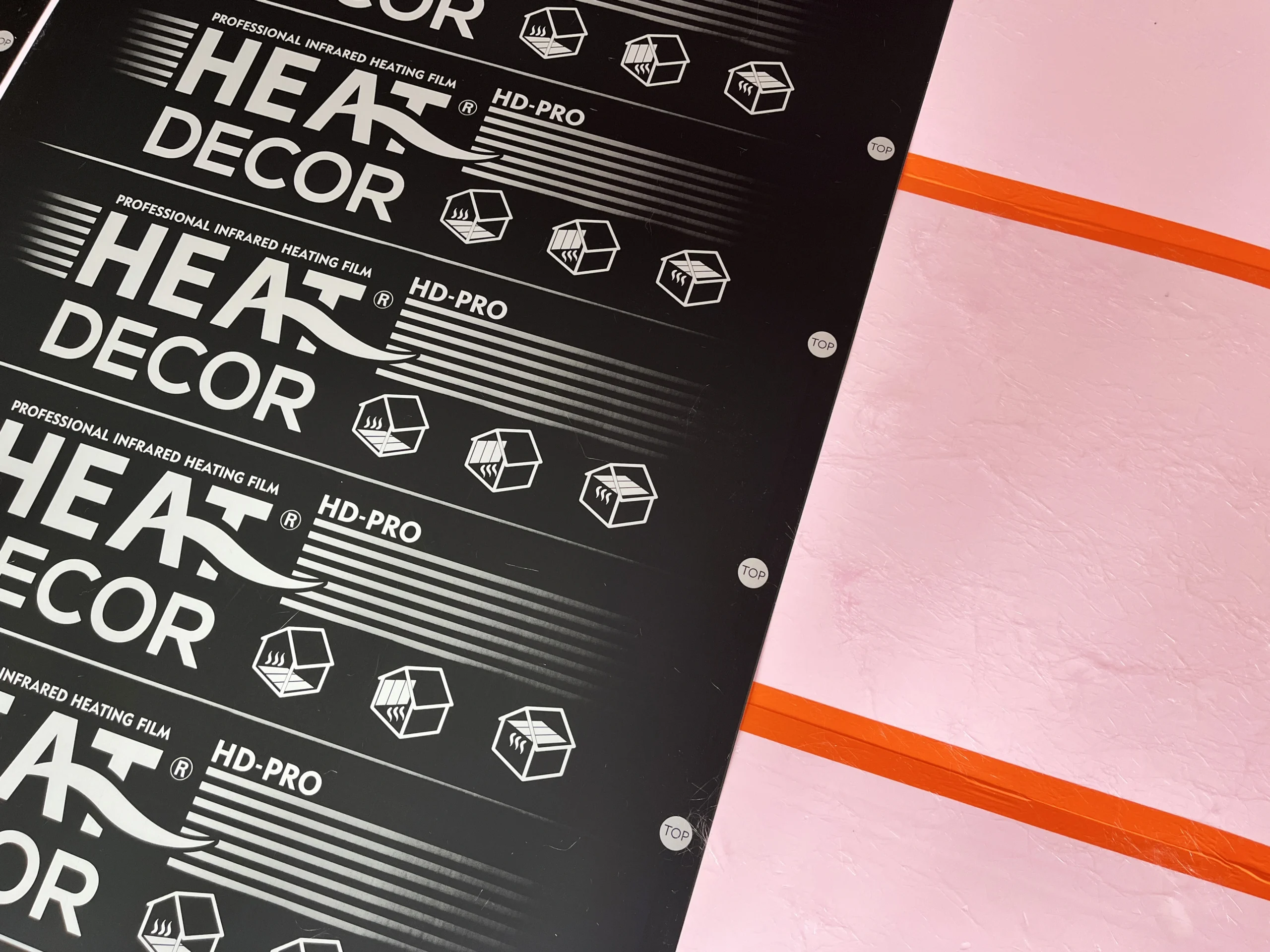 Vykurovacia fólia Heat Decor rady PRO je položená na podlahovej izolácii XPS700